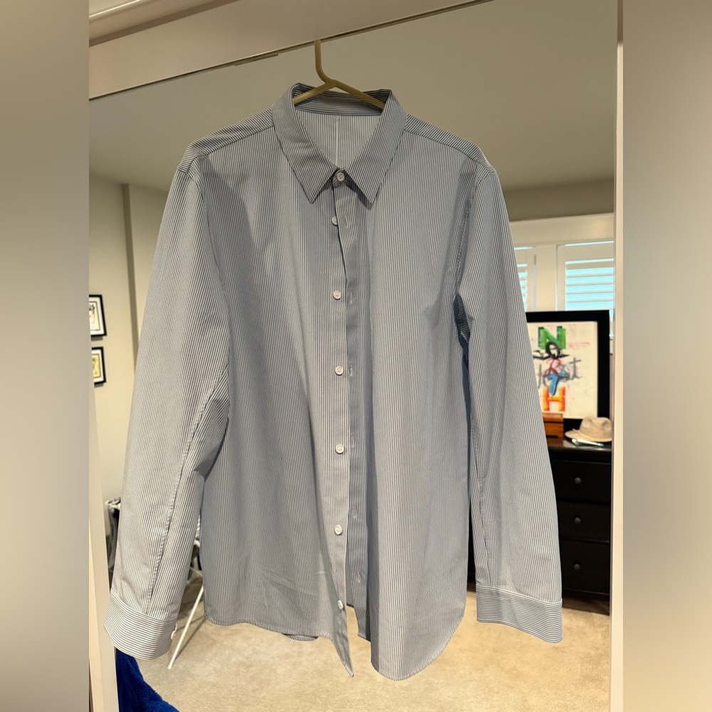 Lululemon new venture blue stripe size xl.  In great condition